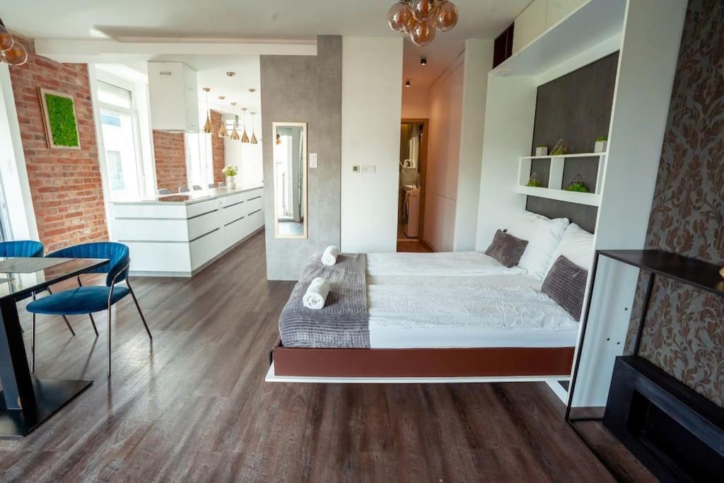 Karinflats Deluxe - The Cream Penthouse Apartment