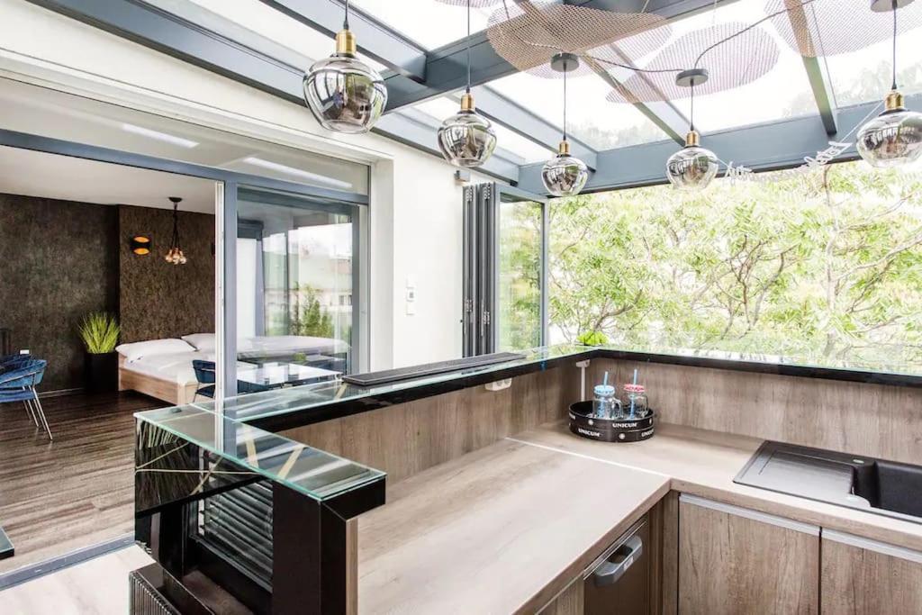 Karinflats Deluxe - The Cream Penthouse Apartment